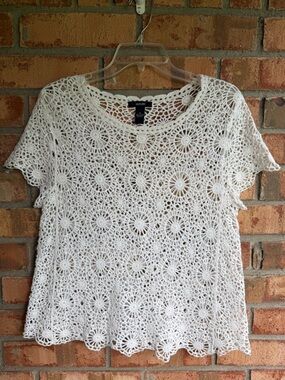 Alfani White Crochet Lace Short Sleeve Knit Top Scalloped Hem Size Medium Boho